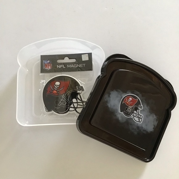 Tampa Bay Bucs Buccaneers NFL Football Helmet Magnet & Sandwich Keeper NFC NEW - Picture 1 of 16
